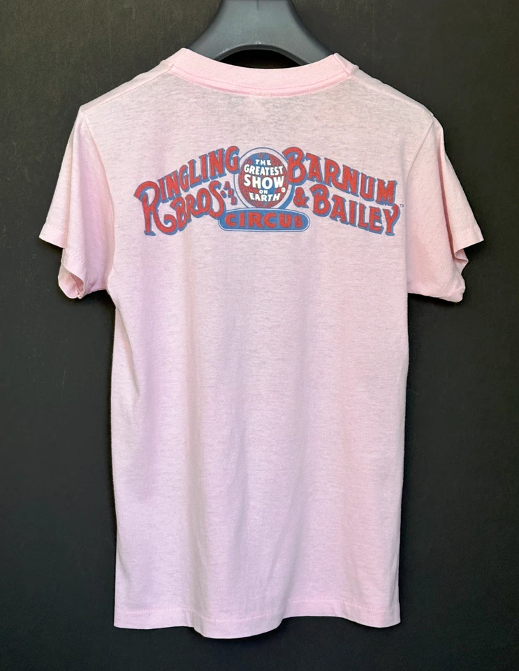 Camiseta Vintage Screen Stars Rosa Ringling Bros. Circo gráfico XS Foto 2 de 4