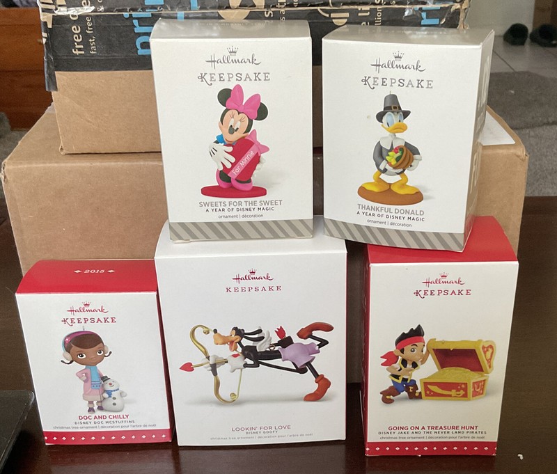 Disney Hallmark Ornaments Set Of 5 Doc, Donald, Goofy, Minnie & Jake