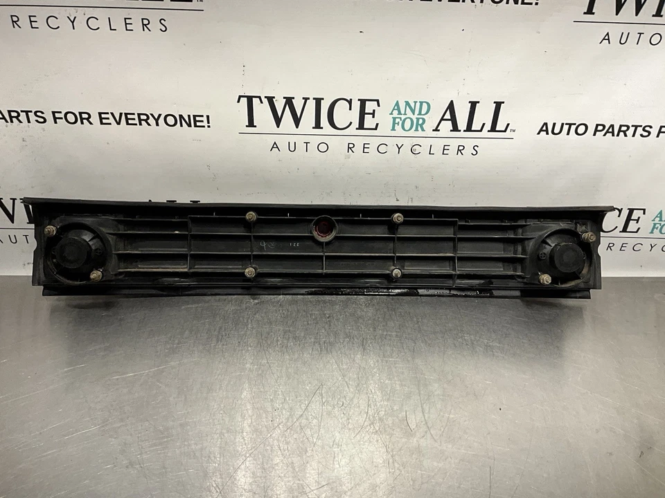 Dodge Stealth 1991-1996 reflector central trasero acabado panel cola OEM 132-37598 Foto 4 de 4