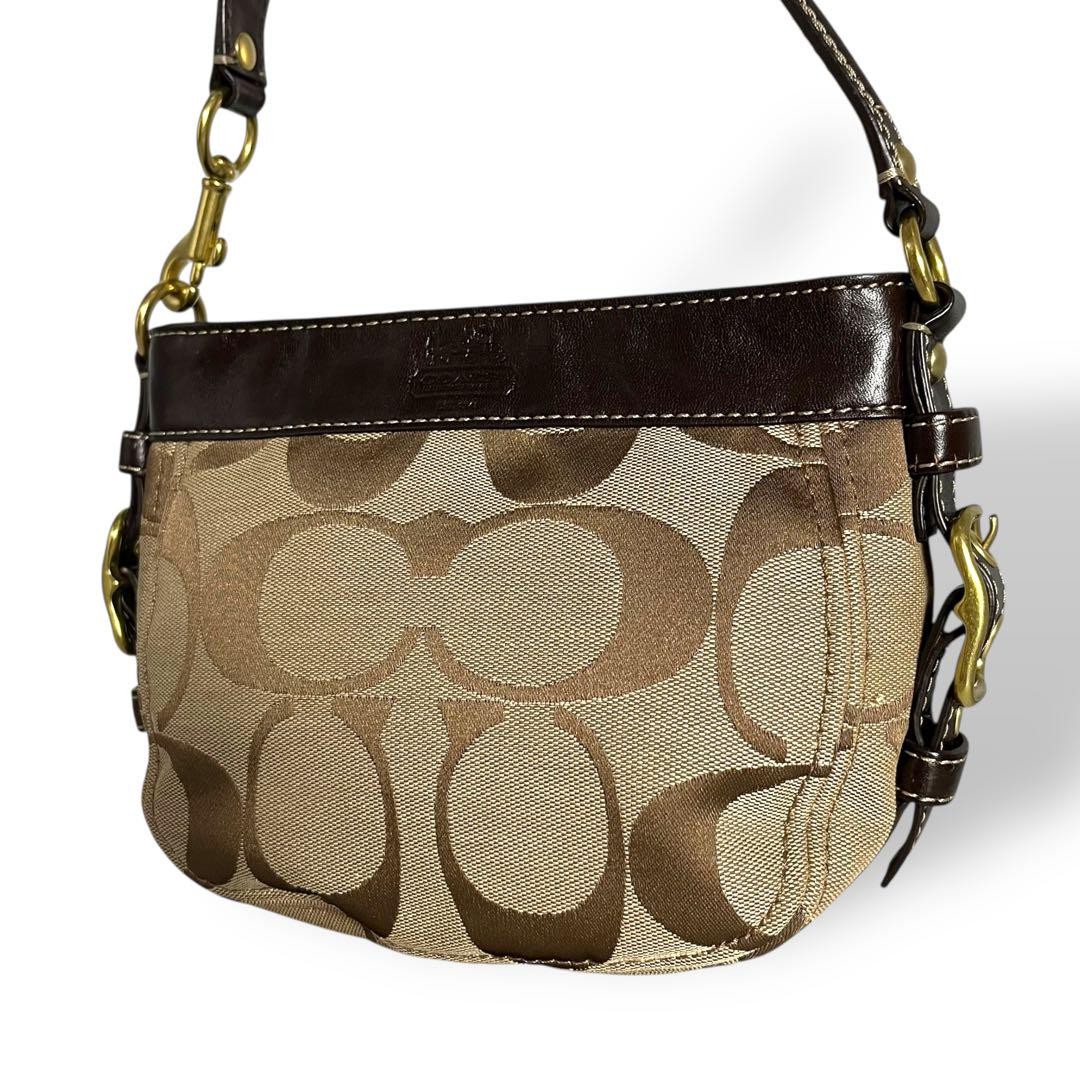 COACH Signature One Shoulder Bag 220 in Pebble Leather