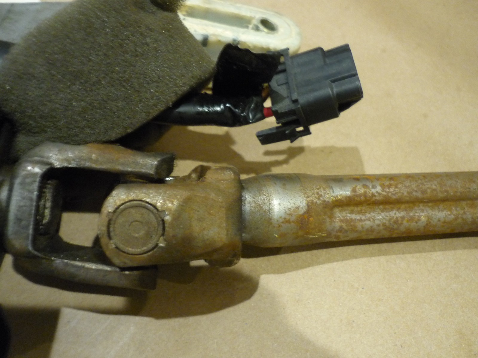 Maserati 4200 Coupe/Spyder - Steering Column With Key - P/N 195590