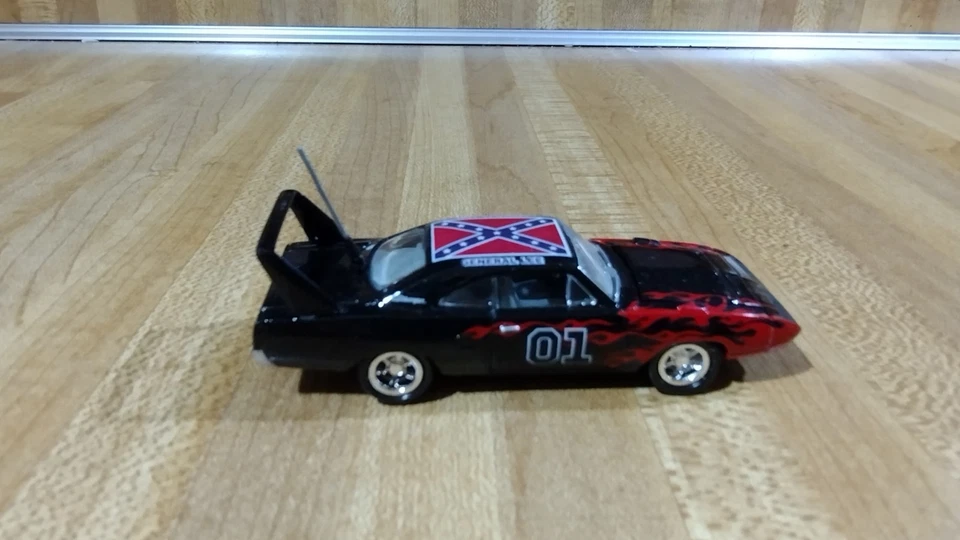 #1 DukesOfHazzard General Lee Custom Black/Flames '70Plymouth Superbird, 1:64, ¡nuevo! Foto 2 de 4