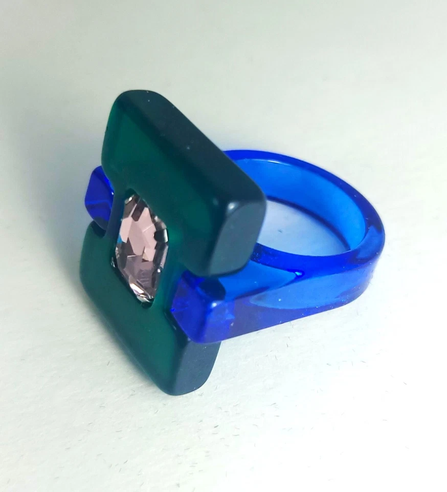 Impresionante Anillo Cuadrado Grueso Acrílico Geométrico Mod Años 60 Inspirado Azul Verde + Cristal Foto 4 de 4