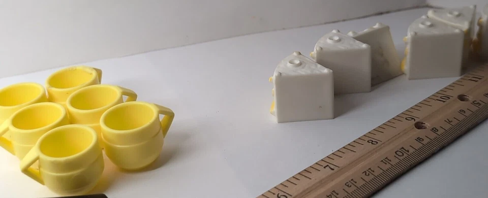 Lote de 12: Pastel de fiesta de cumpleaños My Little Pony años 80 y tazas amarillas Foto 4 de 4