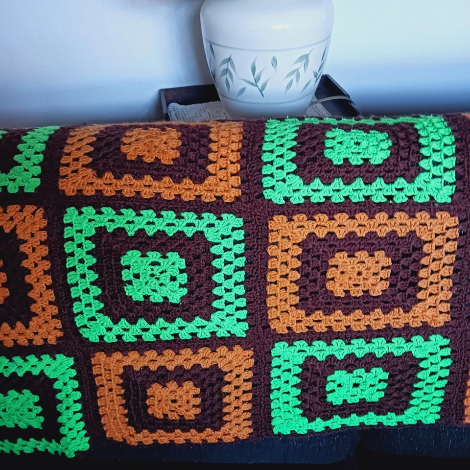 plaid dessus de canapé  vintage en laine crochet fait main   env 165 X 50 cm - Photo 4/4