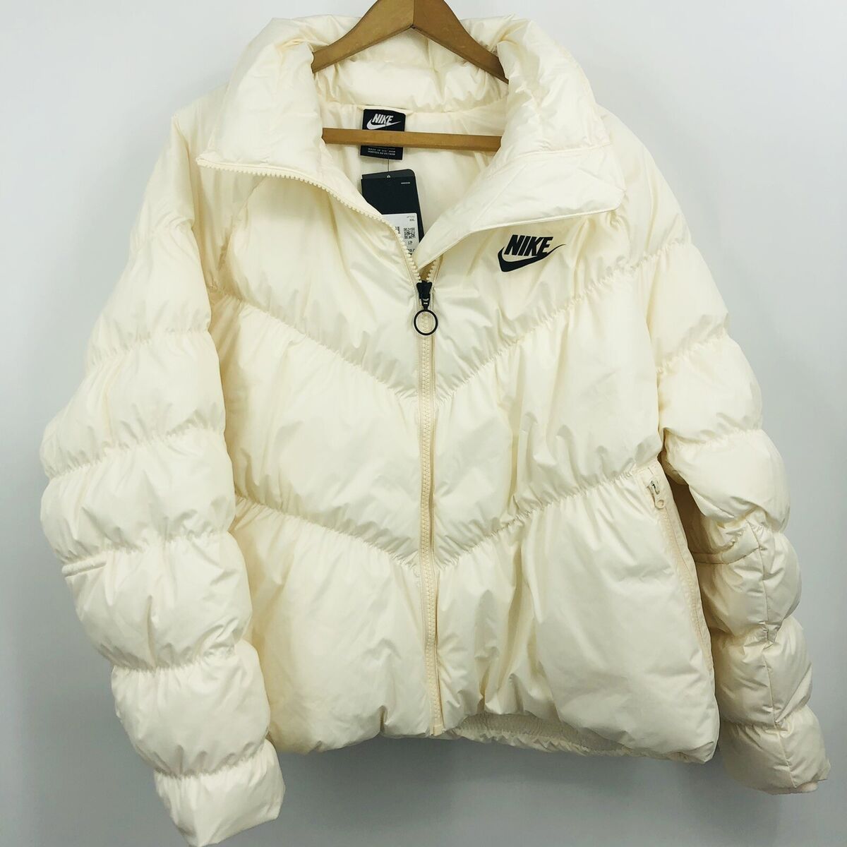 NWT Nike Puffer Jacket Women XXL Ivory Off White Thermore NWT Nike Puffer Jacket Women XXL Ivory Off White Thermore
