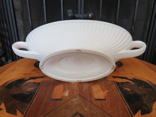 Wedgwood Moonstone Large Oval Fluted Trophy Mantle Vase & Handles (c.1930s) - Picture 13 of 15