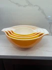 Pyrex daisy pattern vintage mixing bowls, set of 4, orange and yellow, vintage c