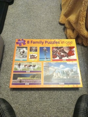 8 Familienpuzzles in einem Puzzle