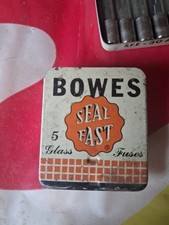 Vintage Bowes Seal Fast Glass Fuses Tin W/ 5 Fuses SFE-14A Made in the USA