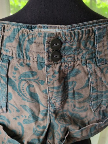 American Eagle Shorts Women 8, Floral Roll Tab Hem Button Fly Denim - Picture 5 of 13