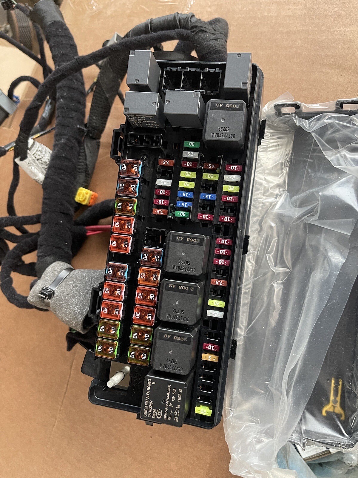 Maserati Levante Relay And Fuse Box 670153855 NEW
