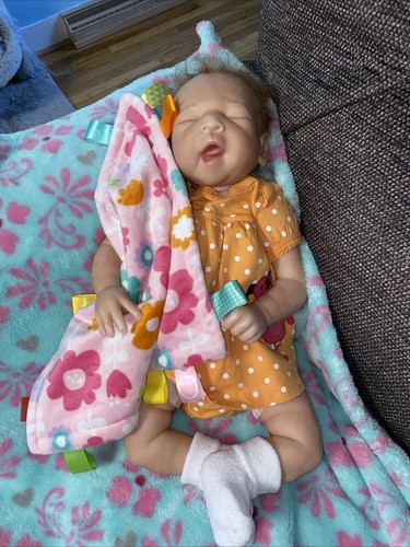 Reborn Cassie By Alicia Toner Truborn Baby Doll - Picture 9 of 19