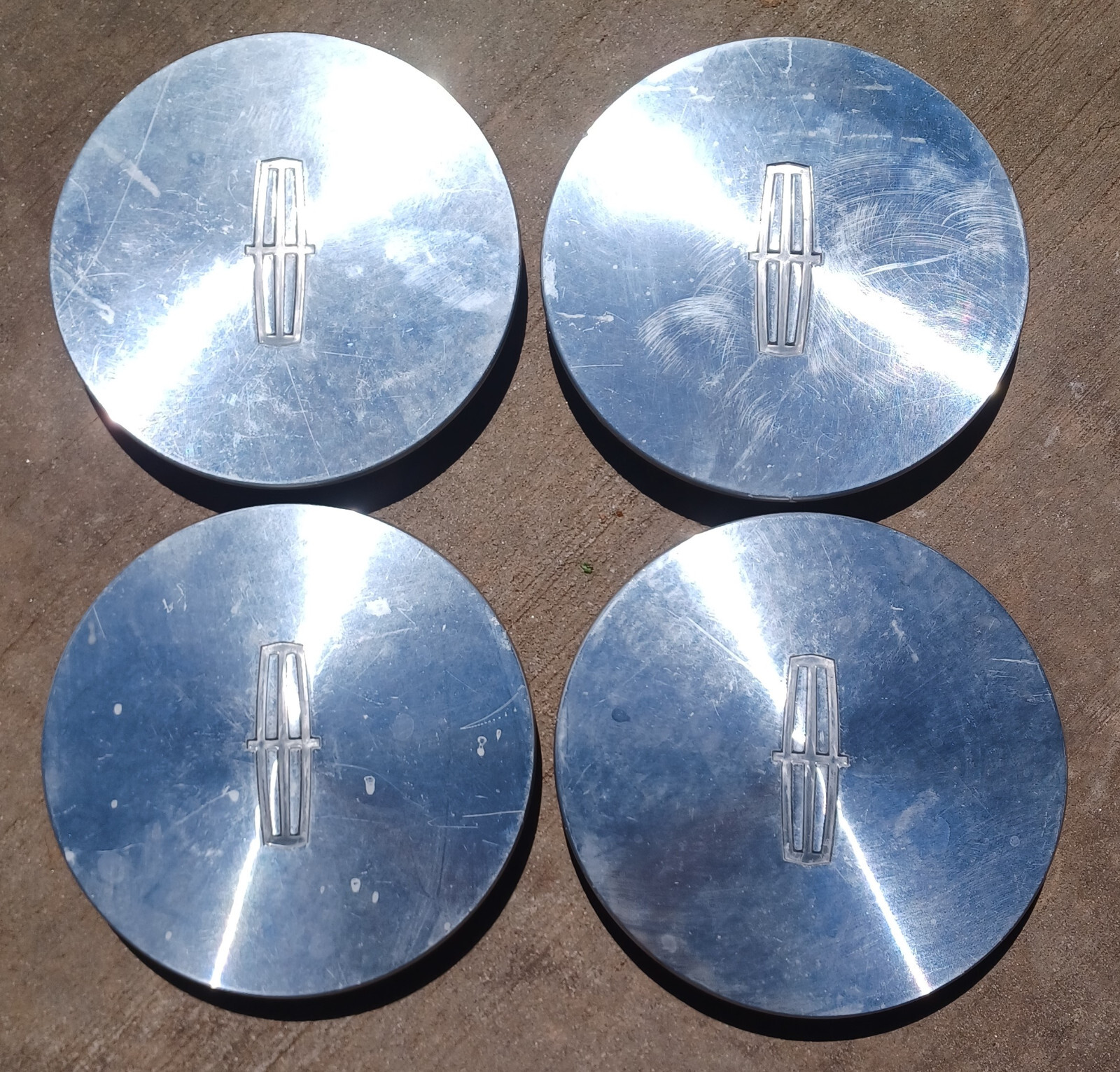 Lincoln Town Car center cap set (4 pieces) 19982002 part F50C 1A096