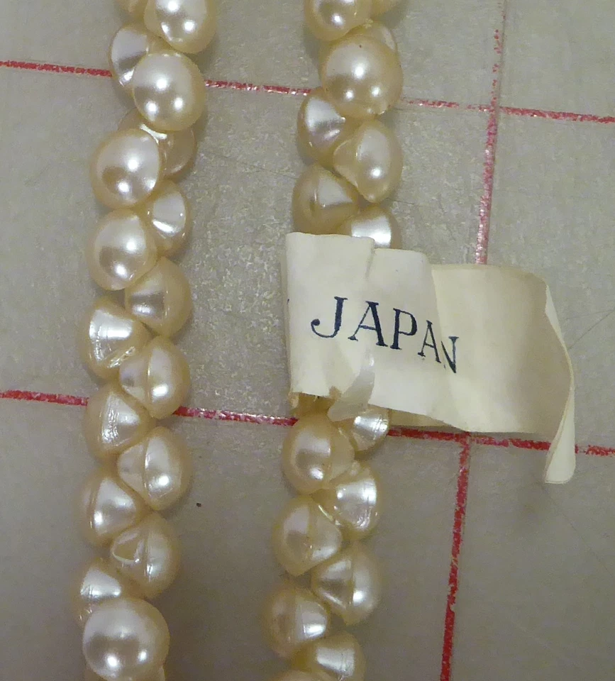 4,320 vintage 6mm tiny glass shank doll buttons ivory pearl Japan 1/4" beads - Image 4 of 4