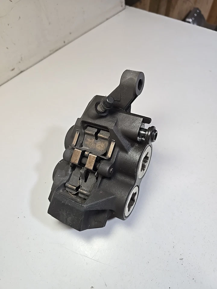 Pinza de freno delantera derecha Yamaha MT-07 2014-2021 Foto 2 de 4