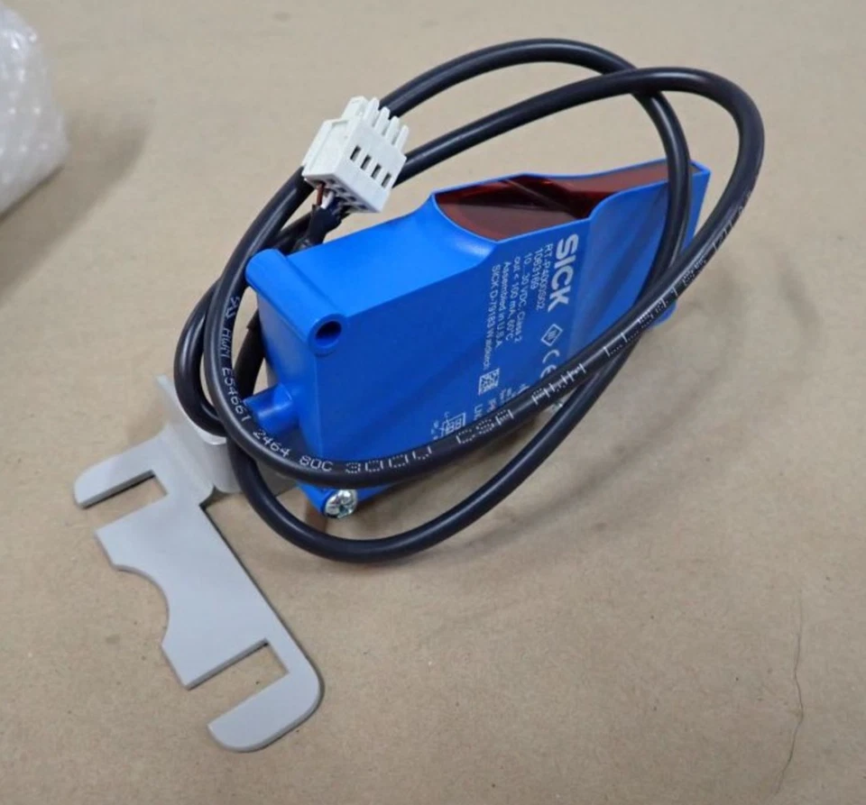 SICK RT-P4000S02P02 Photoelectric Proximity Block Sensor 1063169 10-30VDC 100mA - Image 2 of 4