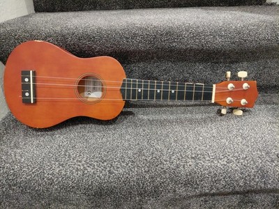 Little Town Holz Ukulele Vorschule Spielzeug 4-saitiges Musikinstrument, Tasche