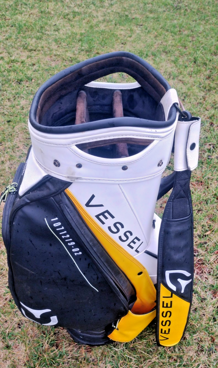 NICE !- VESSEL STAFF TOUR BAG # 1071219-02 W/TOP COVER- READ