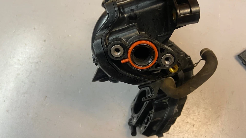 Впускной коллектор 2010 - 2015 Toyota Prius 2012 - 2017 Prius V Lexus CT200h - Изображение 4 из 4