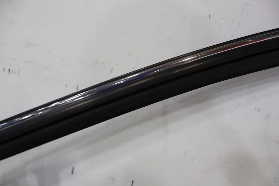 Marco de ventana de puerta exterior izquierda delantera izquierda 92-00 Lexus SC300 y SC400 (negro) Foto 4 de 4