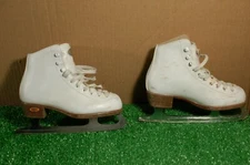 Riedell Stock 12W size 1 girls ice skates  V#564