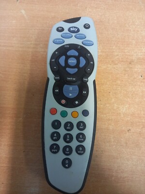 SkyHD Fernbedienung - grau/schwarz - nur Gerät URC1652-25-01R01 Rev 10