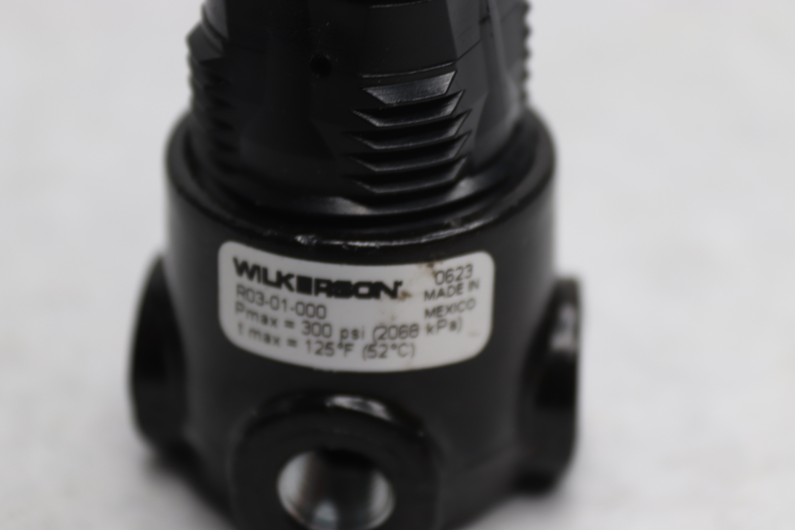 Wilkerson Air Regulator 13 cfm 300 psi 1/8"NPT R03-01-000
