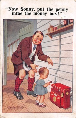 POSTKARTE COMIC DONALD MCGILL SCHOTTISCHES THEMA VATER SOHN GASZÄHLER SPARDOSE