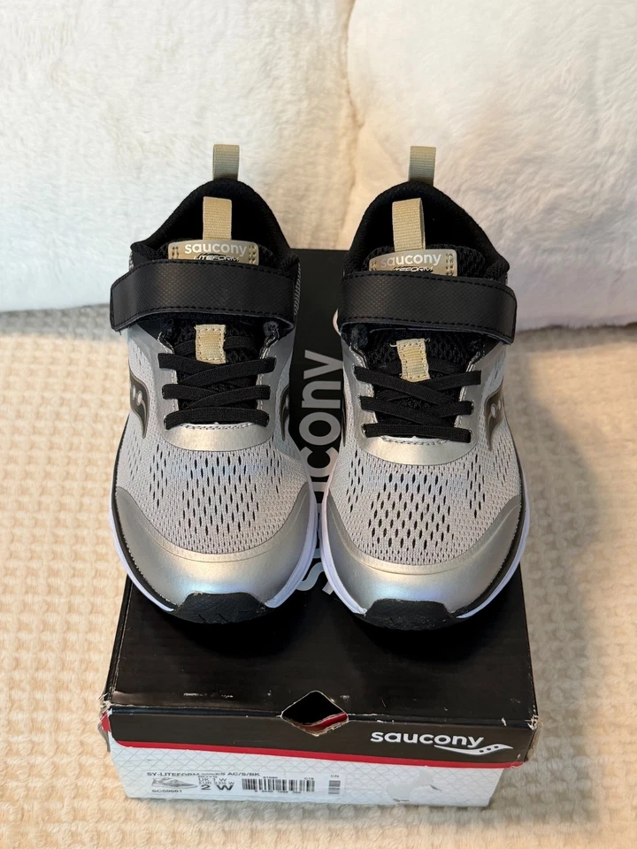 Saucony SY-LITEFORM MILES AC/S/BK - черный серебристо-серый - для мальчиков размер 2 Вт - Изображение 2 из 4