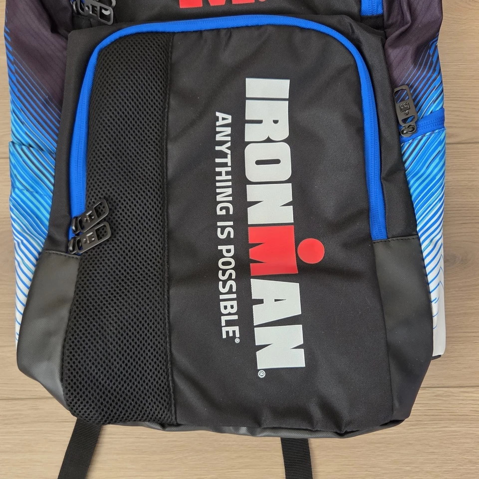 Mochila Ironman Transition Triathalon Bolso Negro Azul IM Logo Equipo $80 Nueva con Etiquetas Foto 3 de 4