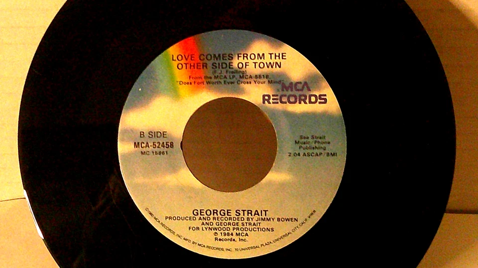 George Strait,MCA"Does Fort Worth Ever Cross Your Mind"US,7"45,1984 country,Mint - Image 2 of 2