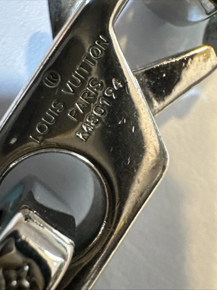 Collar Louis Vuitton Monograma Hombre Collar Cuenta con Eslabones Esmaltados Azul Claro Foto 3 de 4