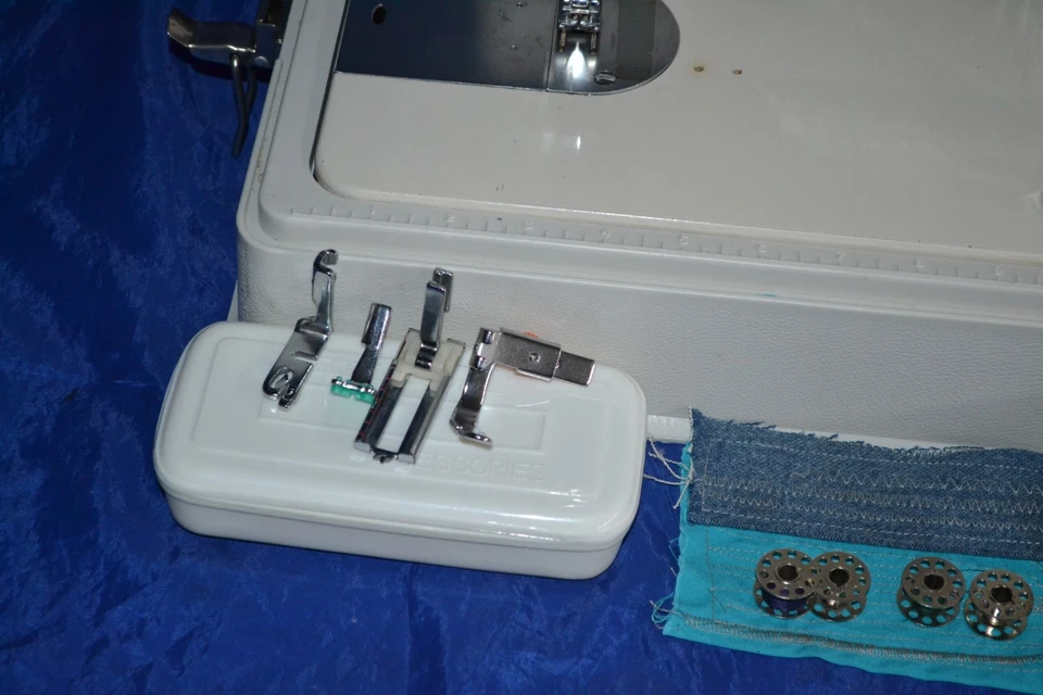 NECCHI-ALCO MODELO 303 MÁQUINA DE COSTURA EM ZIGUEZAGUE TESTADA COM MANUTENÇÃO COSTURA UM BOM PONTO - Imagem 3 de 4