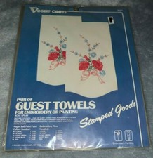 Vogart Crafts Pair of Guest Towels 8721A Rose Spray
