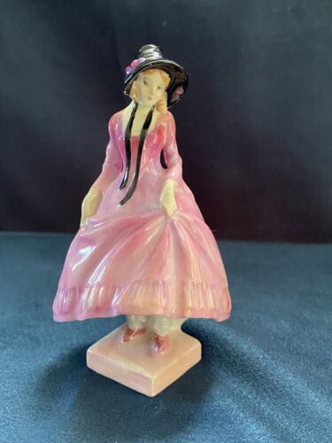 Royal Doulton "Pantalettes" M16 Pink with Black Bonnet Mini Figurine PLEASE READ - Afbeelding 1 van 7