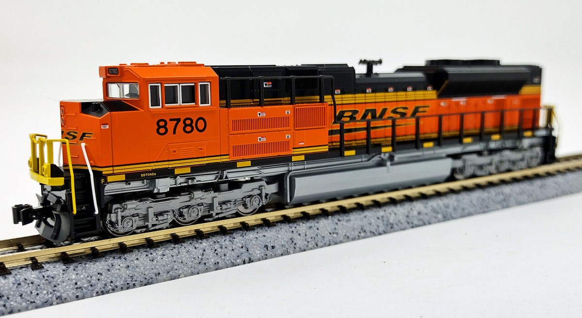 Kato N EMD SD70ACe Burlington Northern Santa Fe BNSF #8780 DC LED