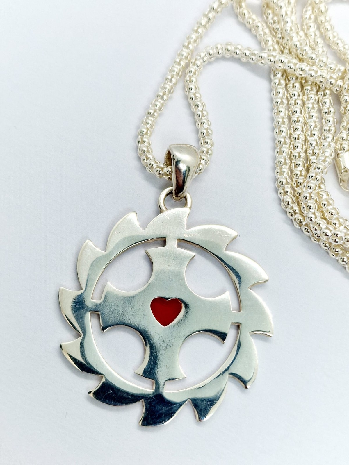 CRUZ ORLADA GRANDE 4CM PARRAVICINI PLATA CORAZON ESMALTADO ROJO