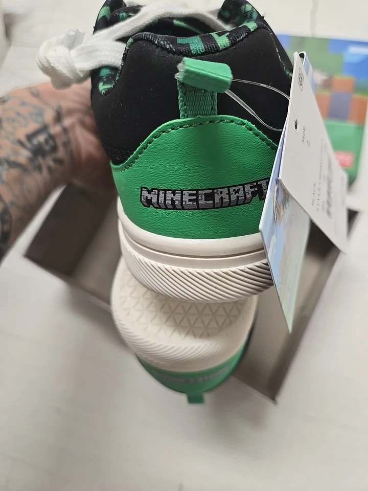 Zapatos de cancha Minecraft para niños talla 2 juveniles nuevos en caja negros y verdes  Foto 3 de 4