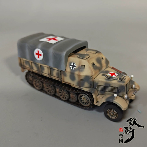 German semi-tracked truck Sd.Kfz.7/2 transport modified version Plastic  Model - Picture 1 of 4