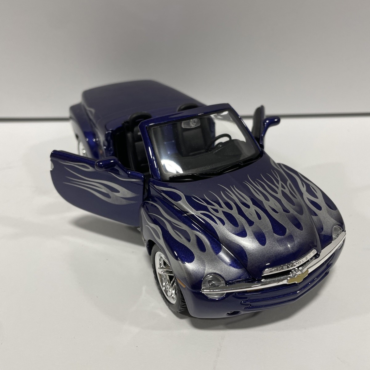 Chevrolet SSR Indy Pace Car Maisto 1:24 Model Car No Box | eBay