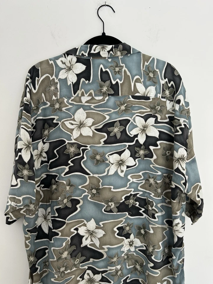 Camisa hawaiana vintage con estampado funky camuflada estampado floral talla XL para hombre Foto 3 de 4