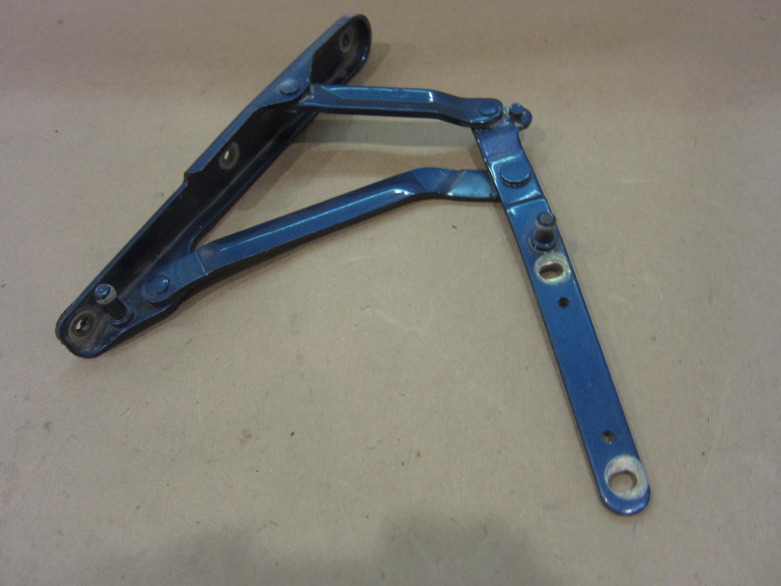Maserati 4200,GranTurismo - LH Rear Trunk Lid Hinge - Part# 384700105
