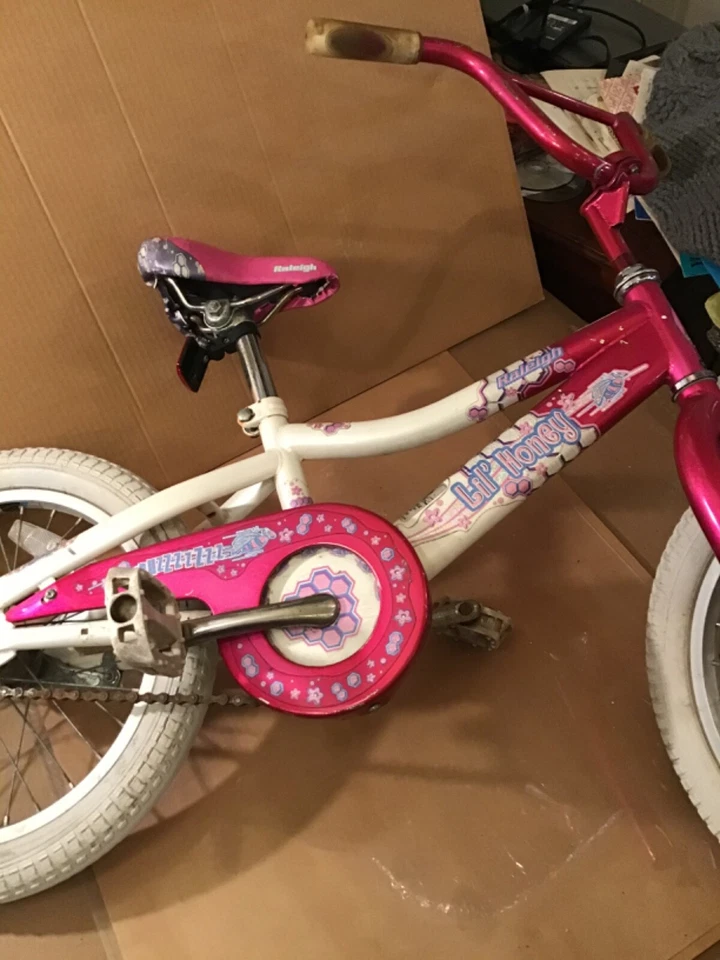 Bicicleta Raleigh Girls Li Honey llantas de 14”, ruedas de 16” en buen estado de funcionamiento   Foto 2 de 4