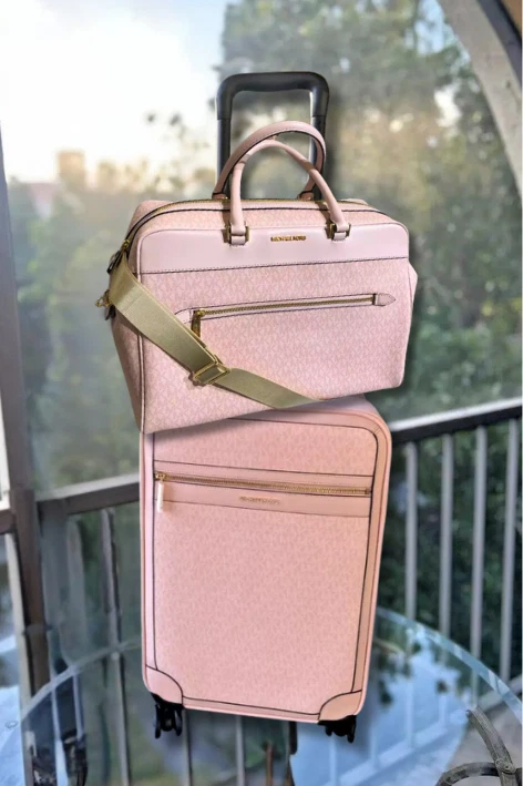Maleta trolley pequeña rosa Michael Kors + bolsa de lona grande + paraguas para viaje Foto 3 de 4