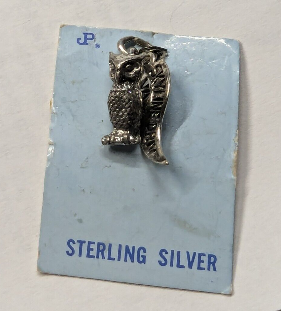 Vintage sterling silver skyline Drive pendant 3-D owl on card