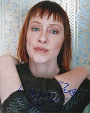 ROCK SINGER Suzanne Vega autograph, In-Person signed photo