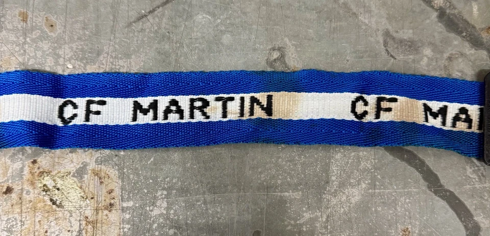 Correa de guitarra de nailon vintage usada hecha en Italia C F Martin azul y blanco Foto 4 de 4