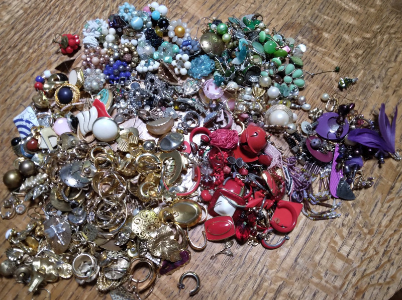 Over 300 Single Earrings~Rhinestones~Beads~Enameled~Reds~Pinks~White~Goldtone