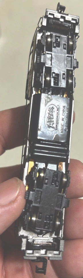 Atlas number 48227 GP-7 pH.2 southern #2190 diesel locomotive N Scale - Image 4 of 4